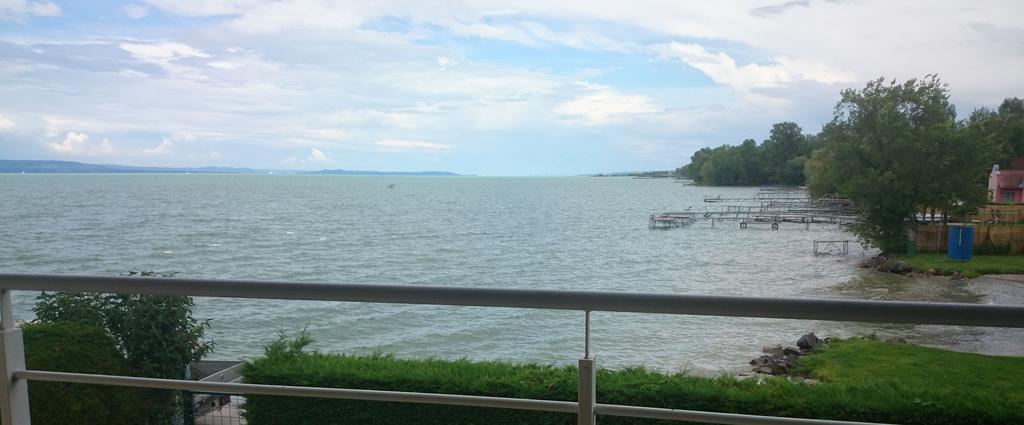 Apartmanhaz Horvath Balatonboglar Exterior photo